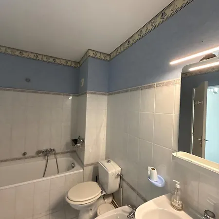 Big, Comfortable Minutes From Mc Borders Apartman