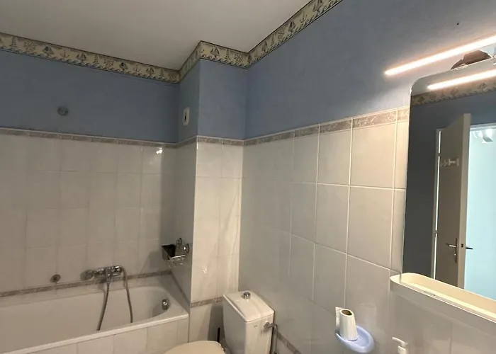 Big, Comfortable Minutes From Mc Borders Apartman