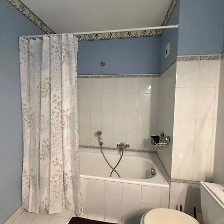 Big, Comfortable Minutes From Mc Borders *