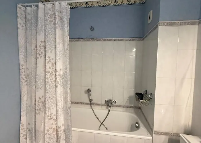 Big, Comfortable Minutes From Mc Borders *